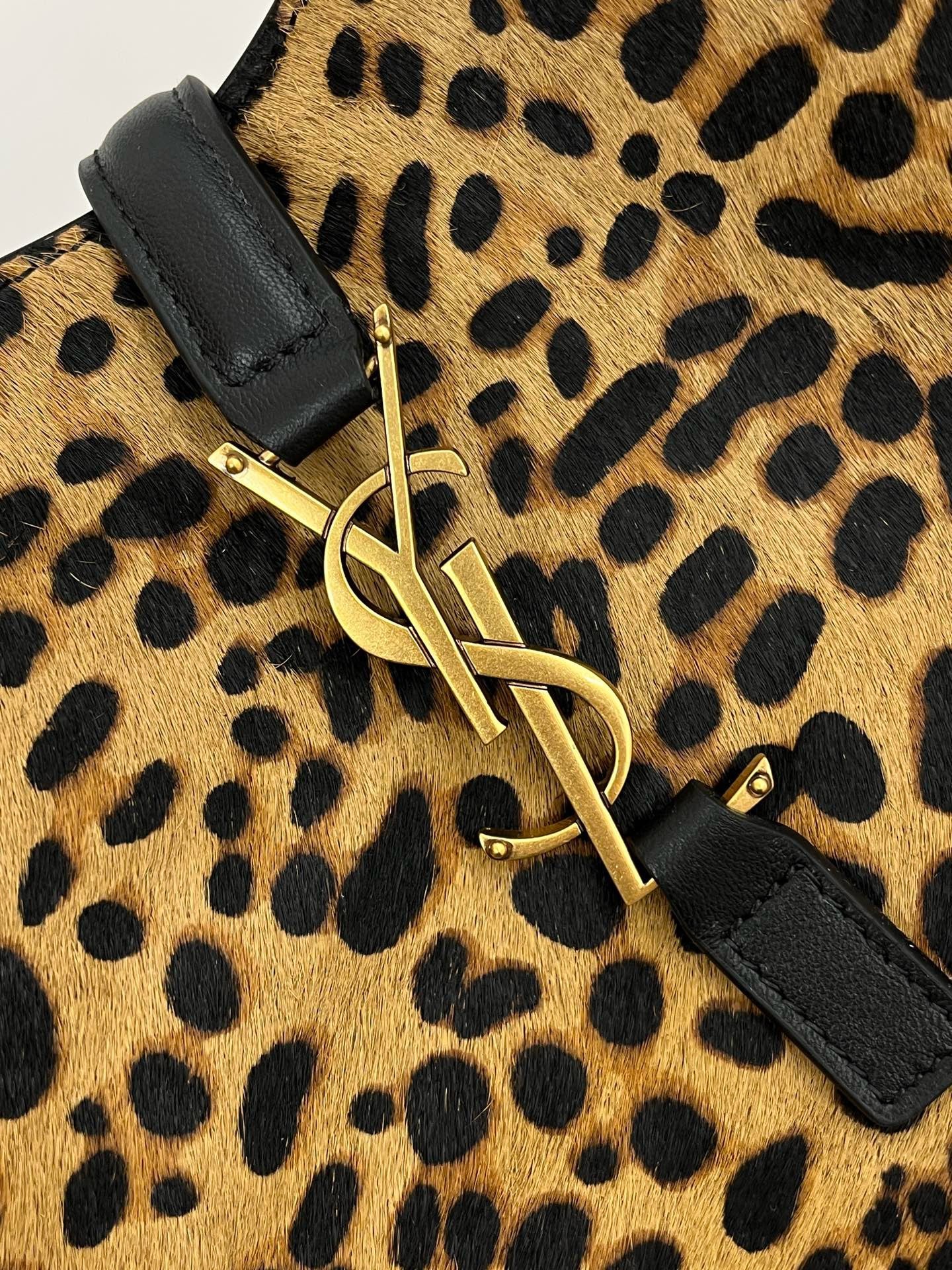 2026 LE 5 À 7 Soft Small Leopard-Print Horsehair Shoulder Bag 713938AAD0J2790
