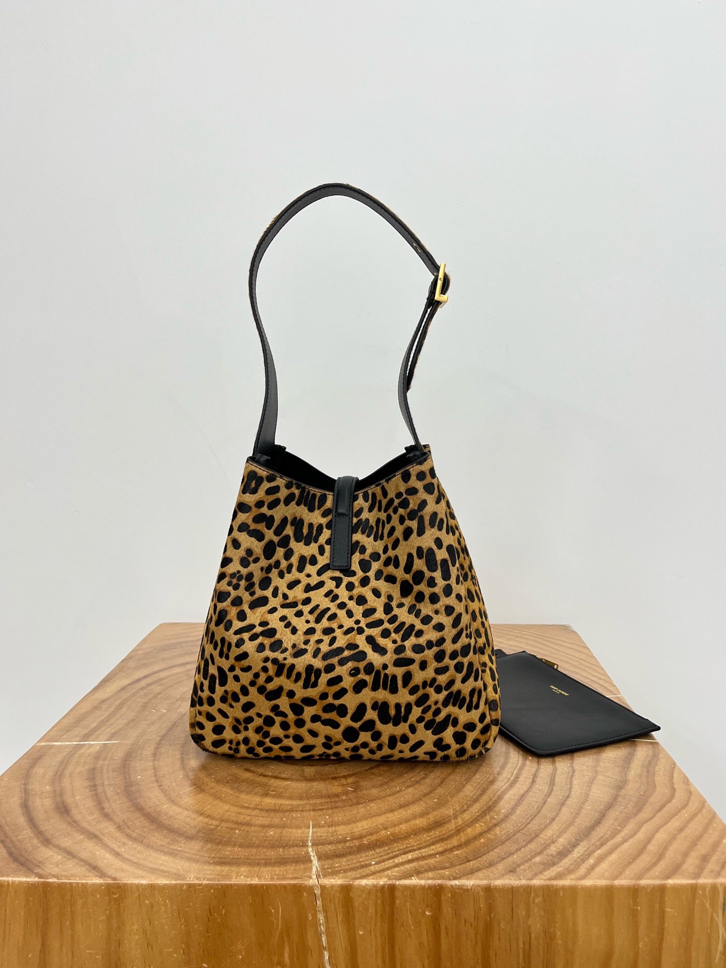 2026 LE 5 À 7 Soft Small Leopard-Print Horsehair Shoulder Bag 713938AAD0J2790
